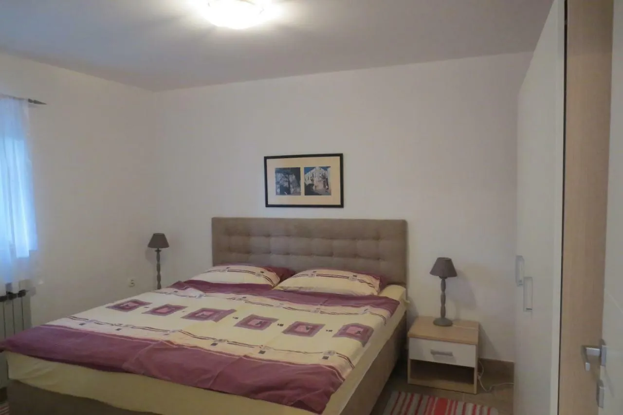 Apartment Petrinic V Pula Croatia