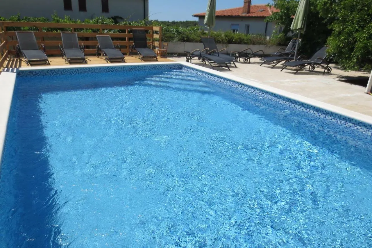 Apartment Petrinic V Pula 0*,  Croatia
